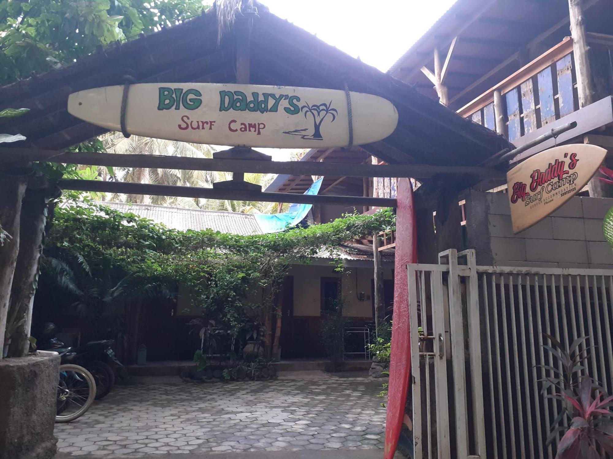 Big Daddy'S Surfcamp Lägenhet Pasanggaran Exteriör bild