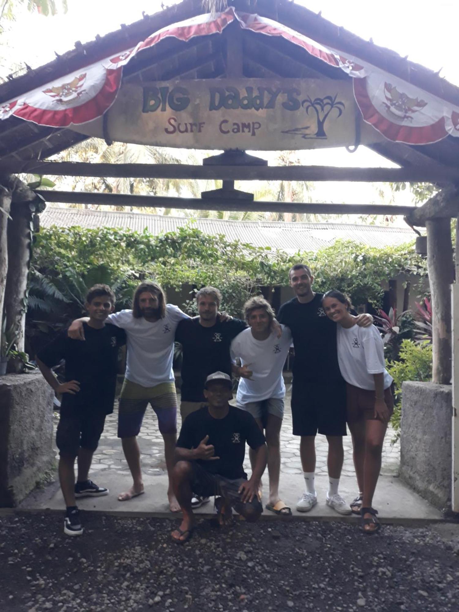 Big Daddy'S Surfcamp Lägenhet Pasanggaran Exteriör bild